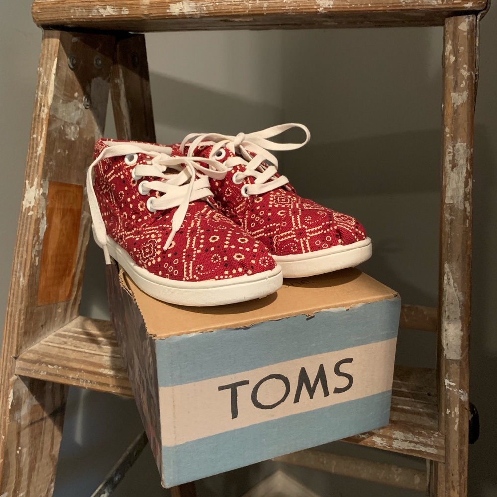 New TOMS 12.5 kids canvas boots